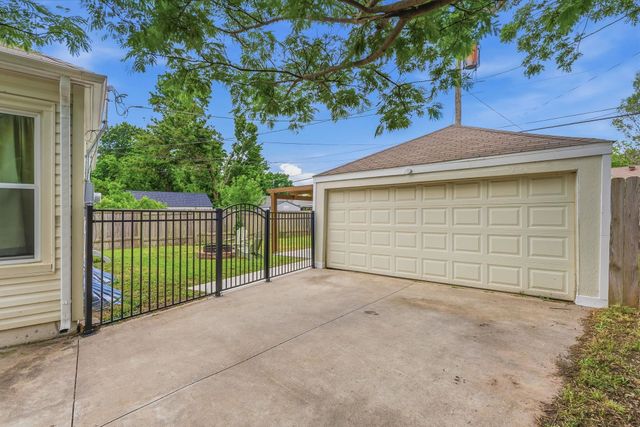 225 S Bleckley Dr, Wichita, KS 67218