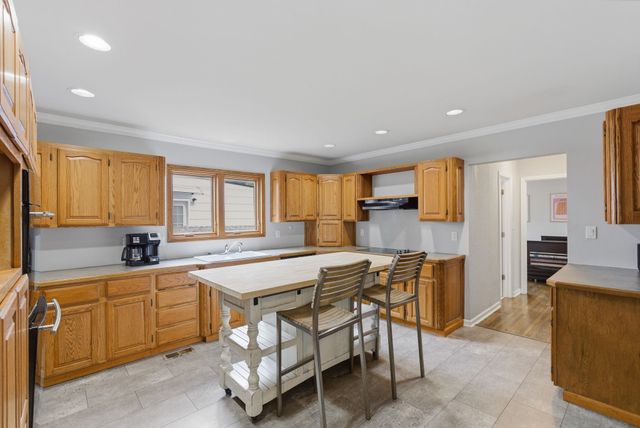 225 S Bleckley Dr, Wichita, KS 67218
