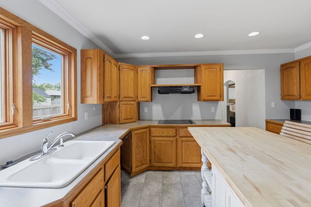 225 S Bleckley Dr, Wichita, KS 67218