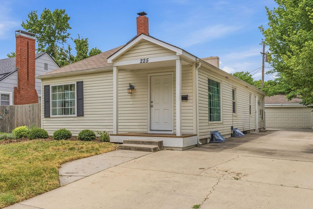 225 S Bleckley Dr, Wichita, KS 67218