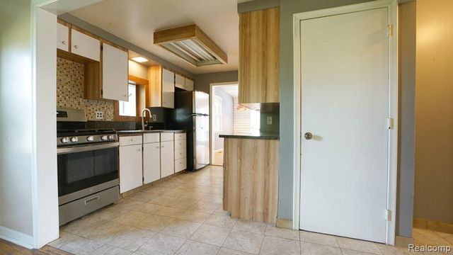 43981 S Interstate 94 Service Drive, Belleville, MI 48111