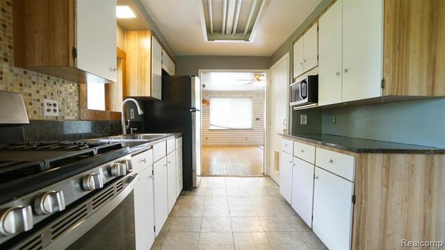 43981 S Interstate 94 Service Drive, Belleville, MI 48111