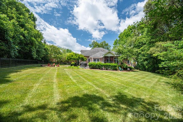 1080 Mackey Court, Gastonia, NC 28056