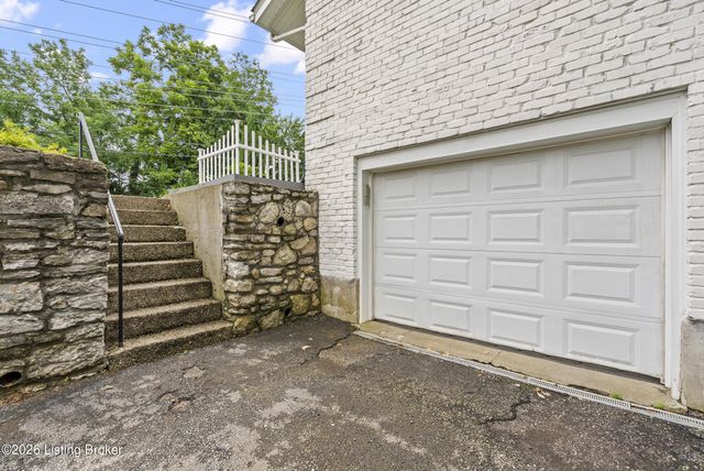 8715 US Highway 42, Prospect, KY 40059