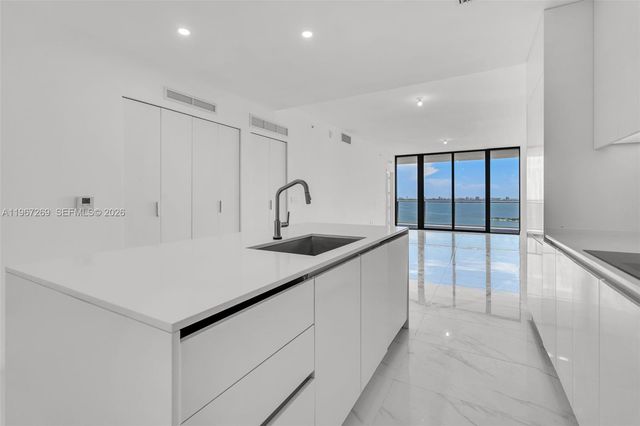 700 NE 24th ST 1806, Miami, FL 33137