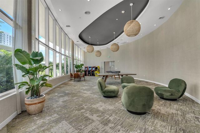 700 NE 24th ST 1806, Miami, FL 33137