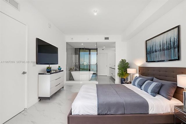 700 NE 24th ST 1806, Miami, FL 33137