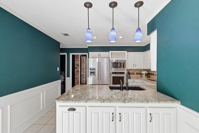 3721 Fieldcrest Lane, Bedford, TX 76021