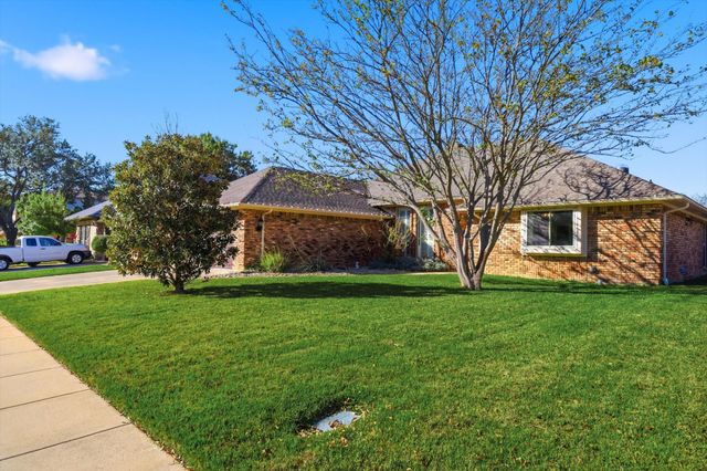 3721 Fieldcrest Lane, Bedford, TX 76021