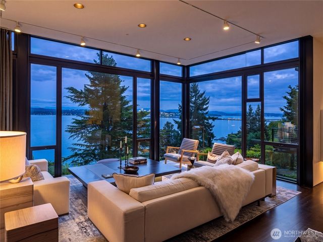 3310 E Laurelhurst Drive NE, Seattle, WA 98105