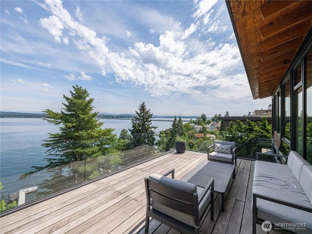 3310 E Laurelhurst Drive NE, Seattle, WA 98105