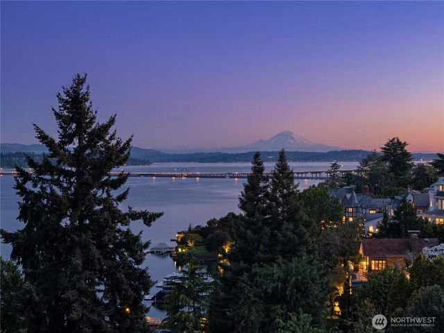 3310 E Laurelhurst Drive NE, Seattle, WA 98105