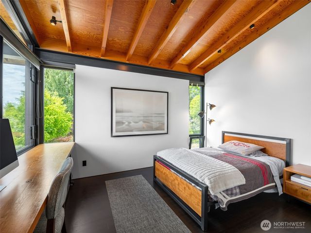 3310 E Laurelhurst Drive NE, Seattle, WA 98105