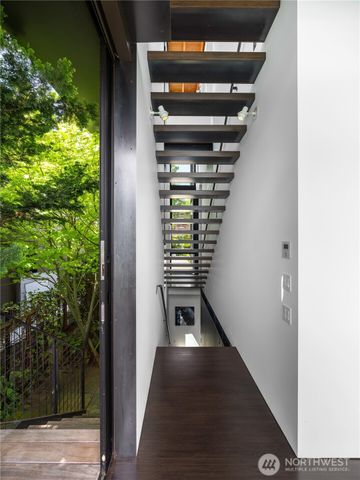 3310 E Laurelhurst Drive NE, Seattle, WA 98105