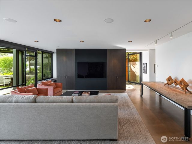 3310 E Laurelhurst Drive NE, Seattle, WA 98105