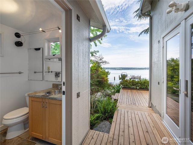 3310 E Laurelhurst Drive NE, Seattle, WA 98105