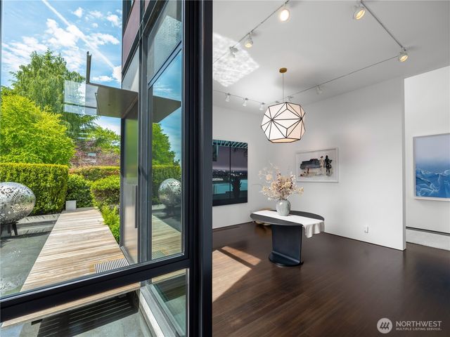 3310 E Laurelhurst Drive NE, Seattle, WA 98105