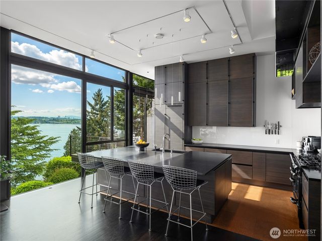 3310 E Laurelhurst Drive NE, Seattle, WA 98105
