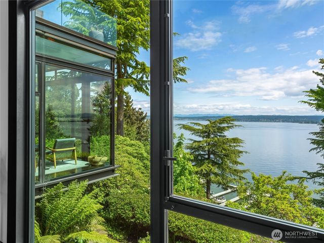 3310 E Laurelhurst Drive NE, Seattle, WA 98105
