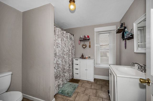 71 Snow St, Fitchburg, MA 01420