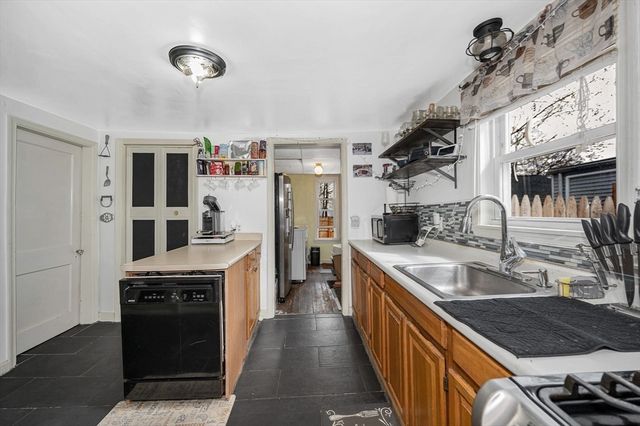 71 Snow St, Fitchburg, MA 01420