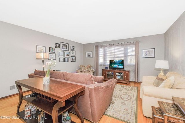 194 Justin, Staten Island, NY 10306