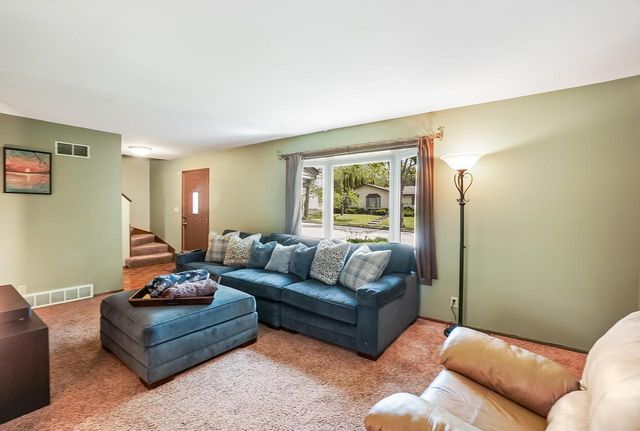 1232 Chippewa DRIVE, Waukesha, WI 53186