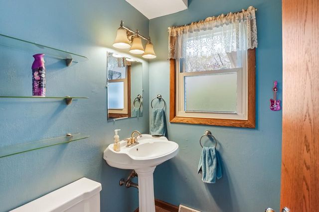 1232 Chippewa DRIVE, Waukesha, WI 53186
