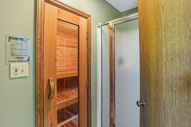 1232 Chippewa DRIVE, Waukesha, WI 53186