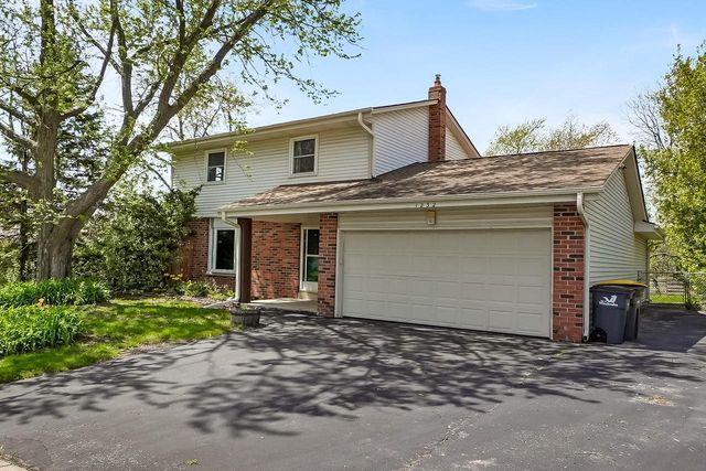 1232 Chippewa DRIVE, Waukesha, WI 53186