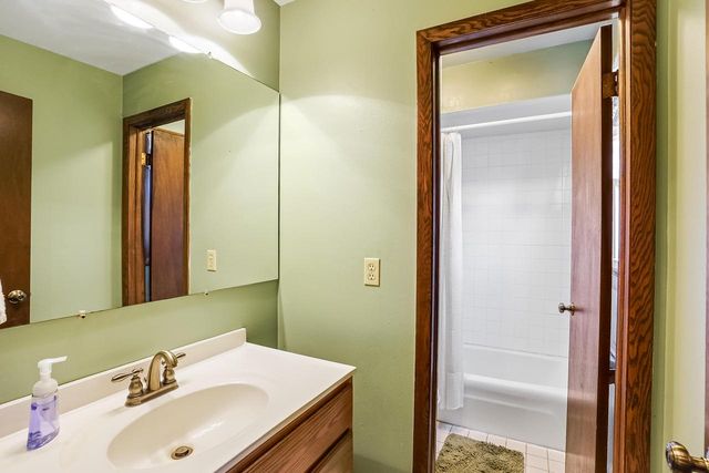 1232 Chippewa DRIVE, Waukesha, WI 53186