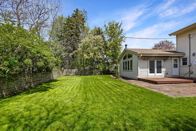 1232 Chippewa DRIVE, Waukesha, WI 53186