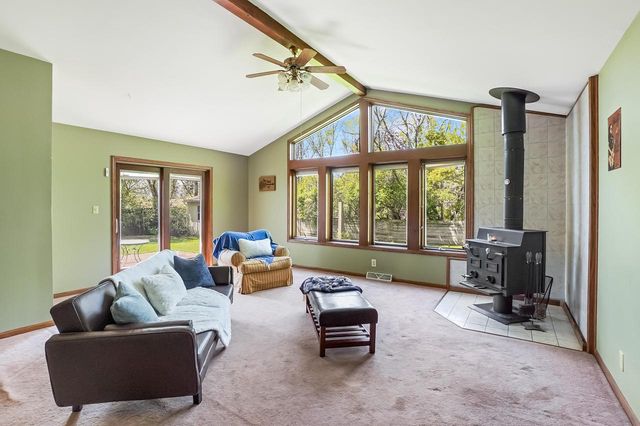 1232 Chippewa DRIVE, Waukesha, WI 53186
