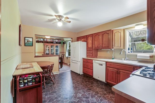 1232 Chippewa DRIVE, Waukesha, WI 53186