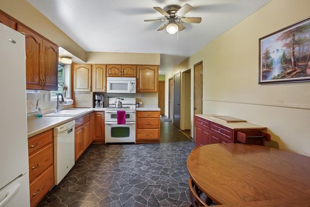 1232 Chippewa DRIVE, Waukesha, WI 53186