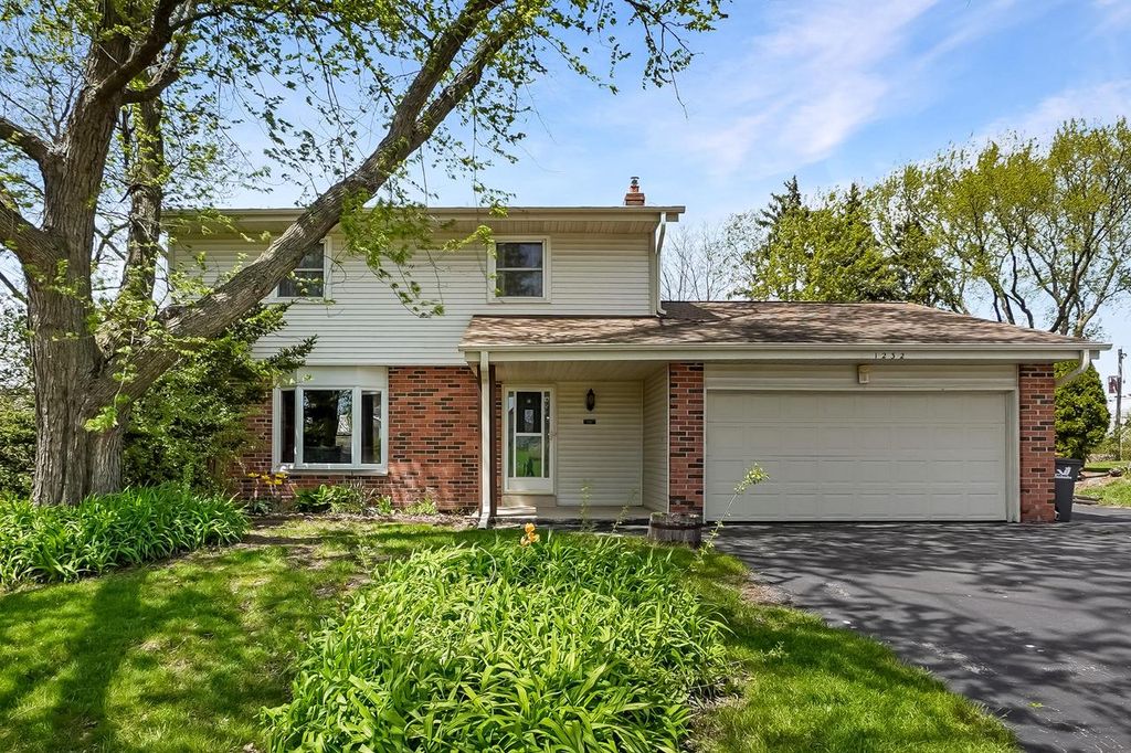 1232 Chippewa DRIVE, Waukesha, WI 53186