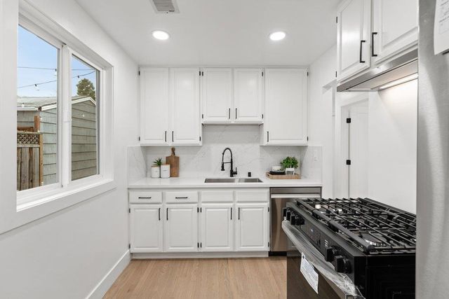 576 Green Manor Court, Palo Alto, CA 94301