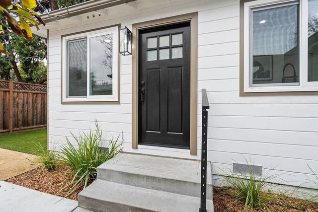 576 Green Manor Court, Palo Alto, CA 94301