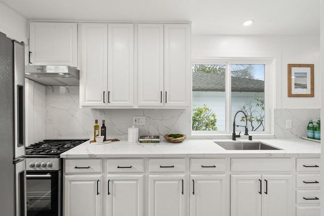 576 Green Manor Court, Palo Alto, CA 94301