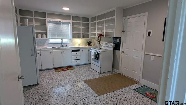 2417 S Kennedy, Tyler, TX 75701