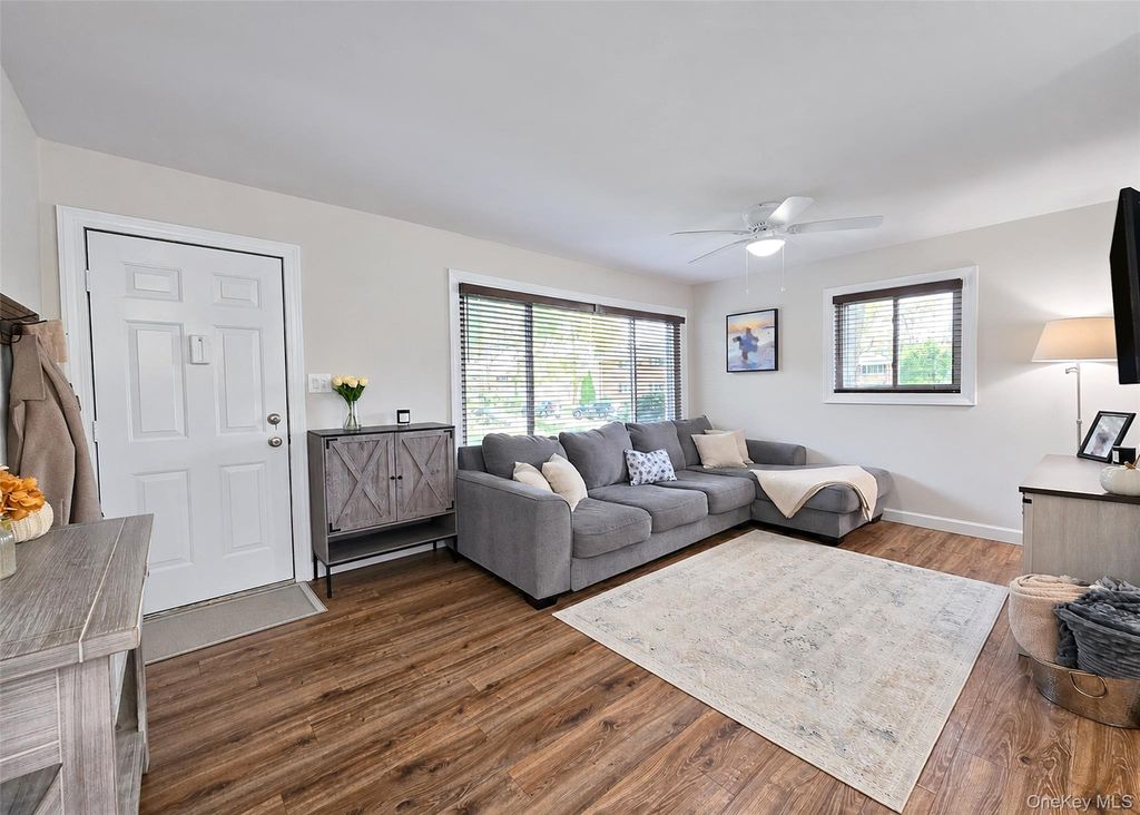 101 Edmunton Drive G-1, North Babylon, NY 11703 — photo 3