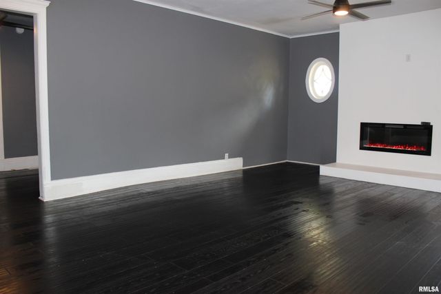 1443 E KNOX Street, Galesburg, IL 61401