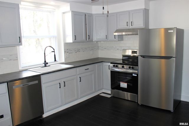 1443 E KNOX Street, Galesburg, IL 61401