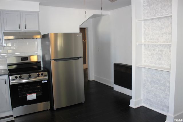 1443 E KNOX Street, Galesburg, IL 61401