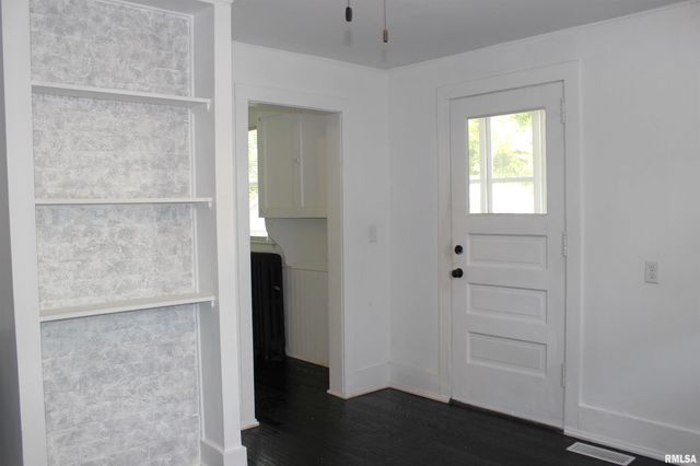 1443 E KNOX Street, Galesburg, IL 61401