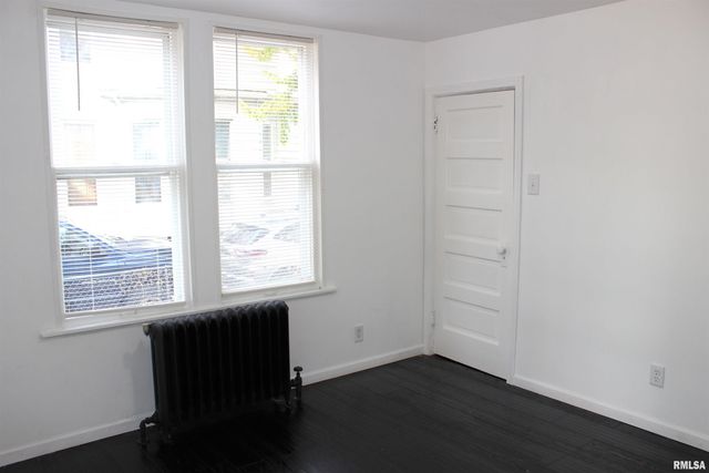 1443 E KNOX Street, Galesburg, IL 61401