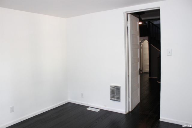 1443 E KNOX Street, Galesburg, IL 61401