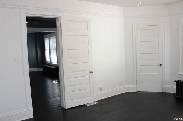 1443 E KNOX Street, Galesburg, IL 61401