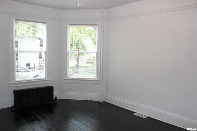 1443 E KNOX Street, Galesburg, IL 61401