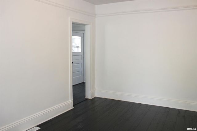 1443 E KNOX Street, Galesburg, IL 61401